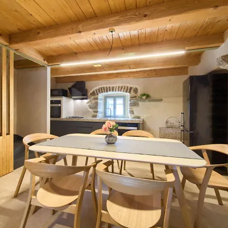 Prázdninový dům Jerini Main House By Interhome Vrh (Krk)